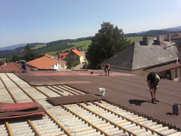 Rekonstrukce střechy ve Světlíku